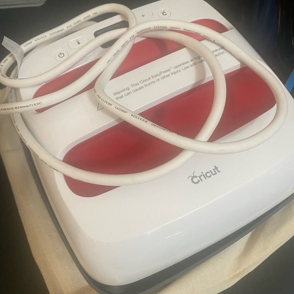 Cricut Other - Cricut heat press; like new